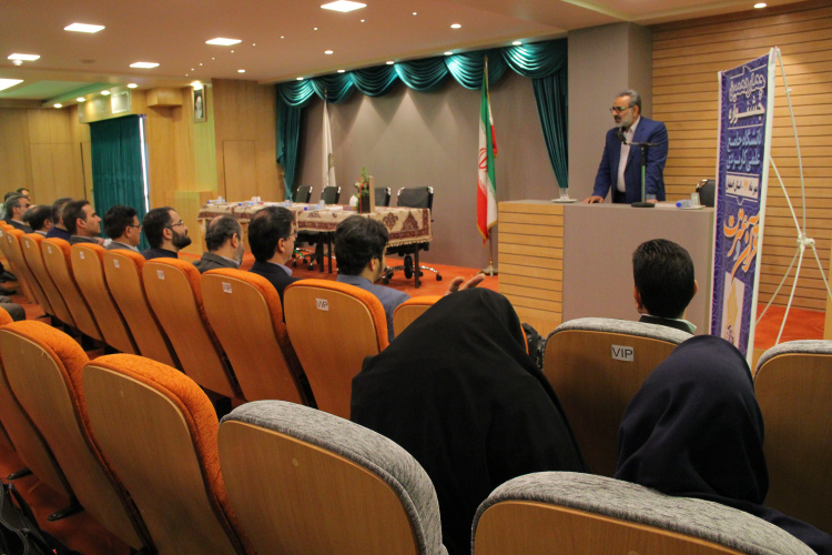 نشست سرپرست معاونت فرهنگی و دانشجویی دانشگاه با کارشناسان فرهنگی دانشجویی استان اصفهان