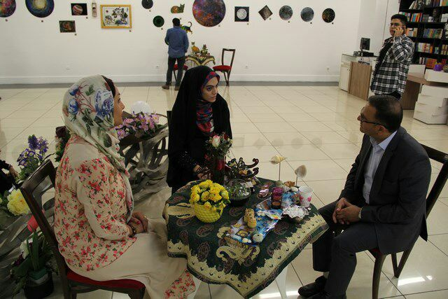 بازدید سرپرست دانشگاه علمی کاربردی استان اصفهان از نمایشگاه «مشق نقش»