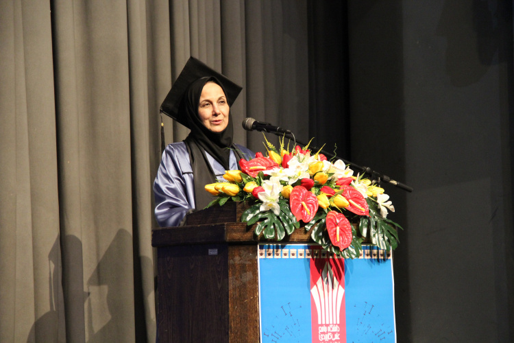 تجلیل از ۲۰۰ دانش آموخته علمی کاربردی اصفهان /  آموزش های مهارتی در سطح دانشگاه ها باید از مسیر علمی کاربردی بگذرد