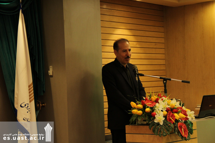 متولیان آموزش وظیفه خطیری بر عهده دارند